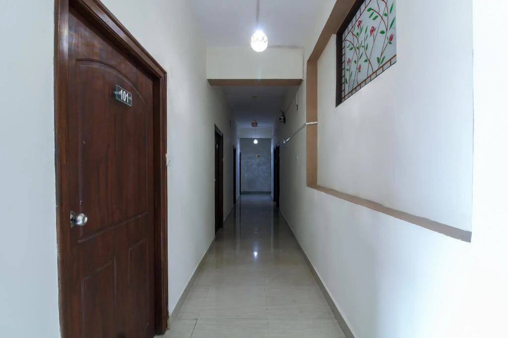 R-inn by OYO Rooms