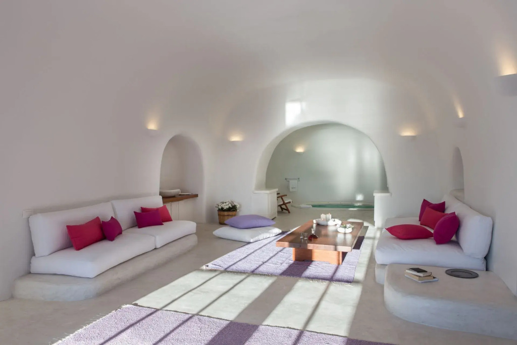 Perivolas Hotel
