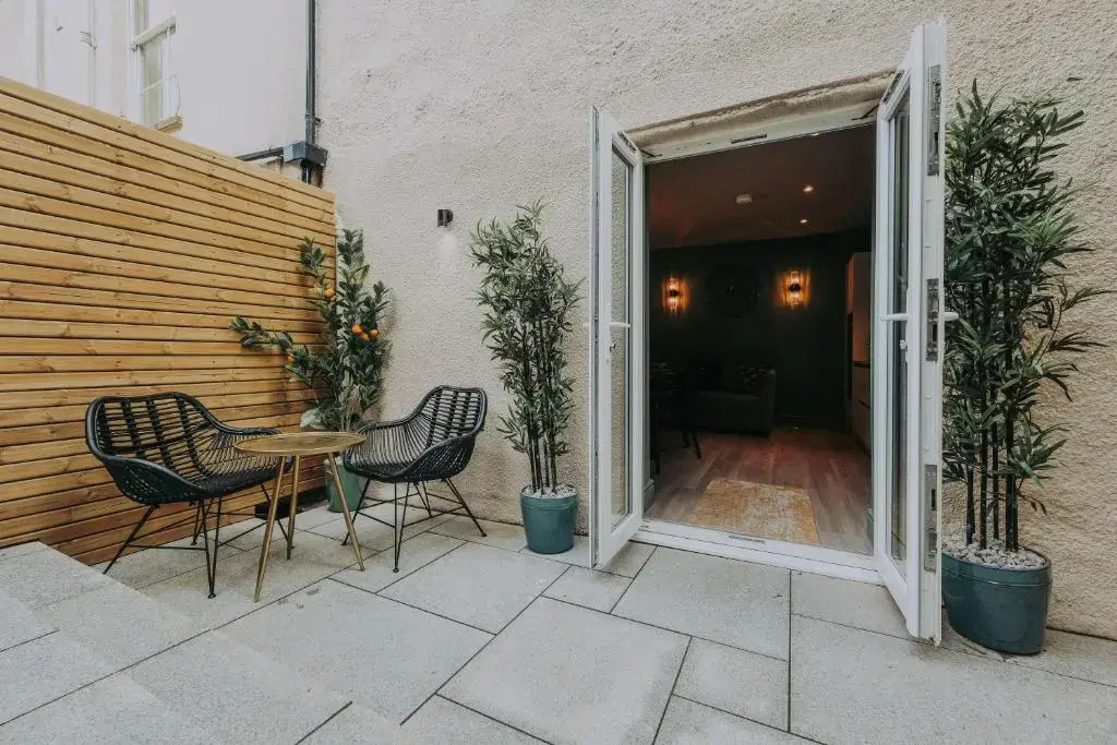 Clifton 32 - Garden Flat with Hot Tub - Hopewell