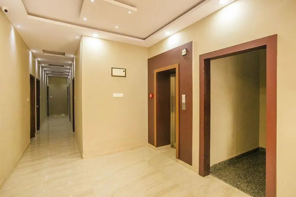 OYO 26963 Hotel Crystal Grandeur