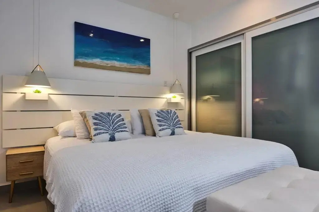 Luxury 2-Bedroom Condo with Ocean and Sunset Views