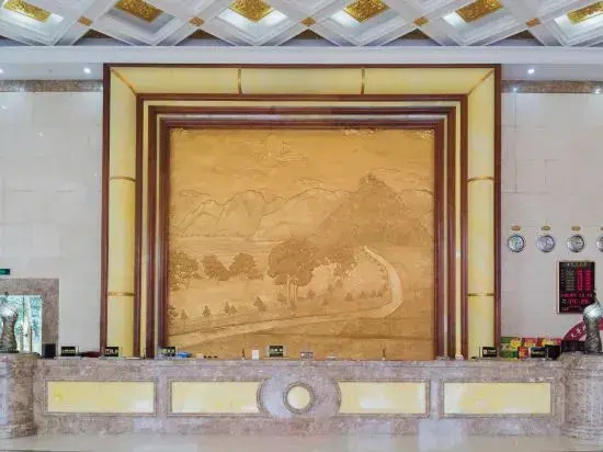 Oriental Crown Holiday Hotel