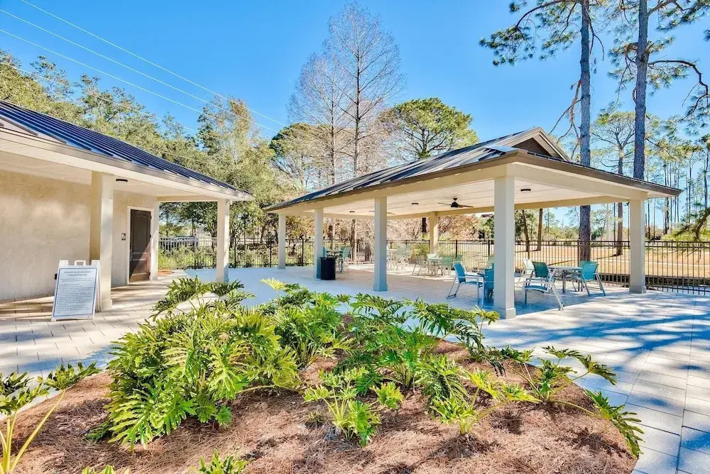 819 Harbour Point steel Magnolia on the Bay
