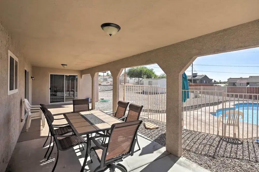 < 3 Mi to Lake Havasu: Home w/ Patio & Grill!