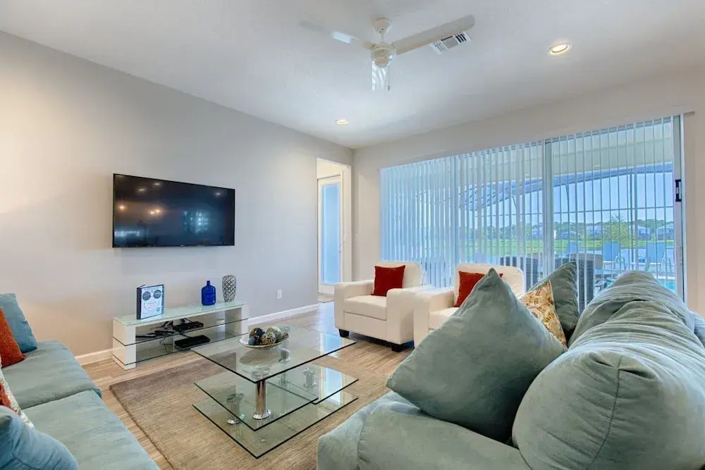 Stunning 6 bed Villa With Modern Decor and South Facing Pool and spa Overlooking Water - 371