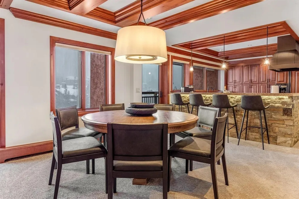 Exclusive 4 Bedroom Ski In, Ski Out Vacation Rental With Hot Tubs And Heated Outdoor Pool In Lionshead Village