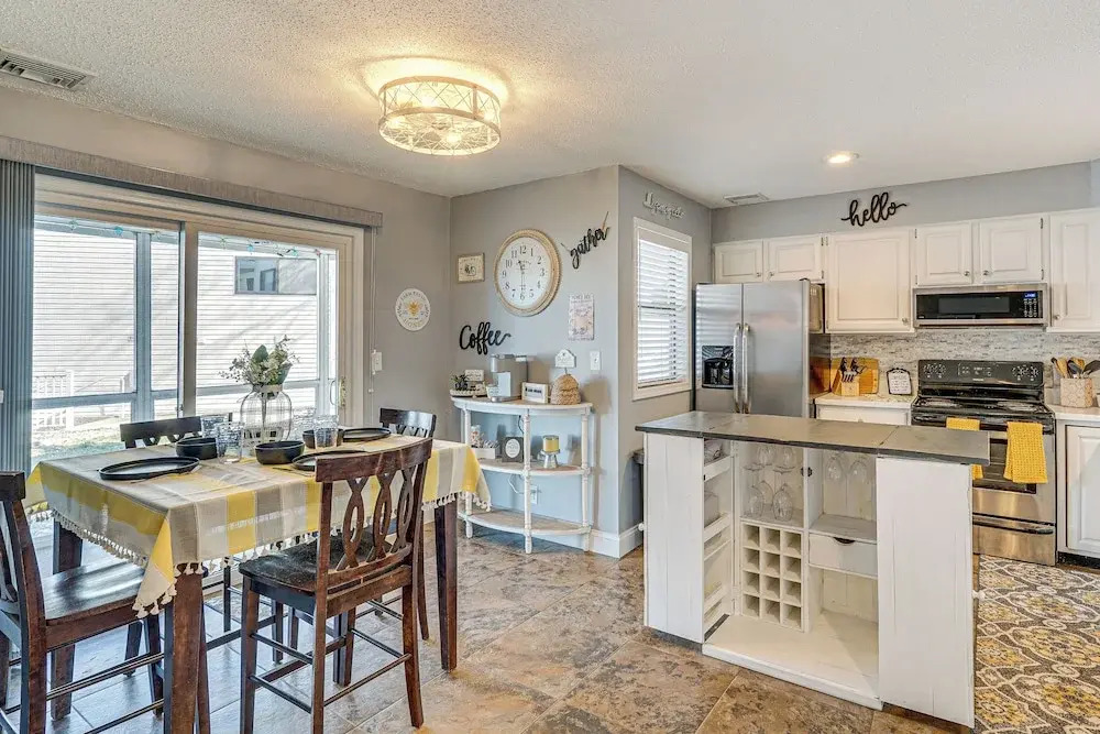 3 Mi to Boat Ramp: Osage Beach Condo w/ Grill!