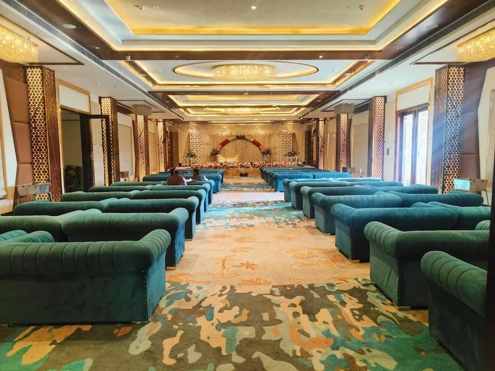Four Leaf Hotel - AKOSHA