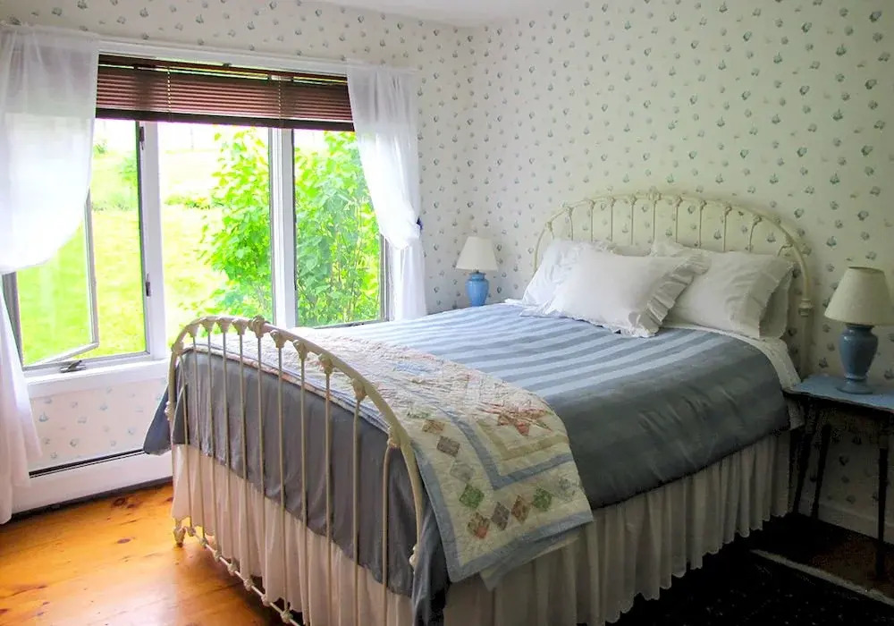 Apple Hill Inn