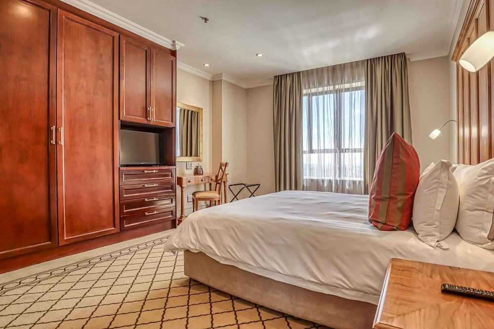 Deluxe One-Bedroom Apartment