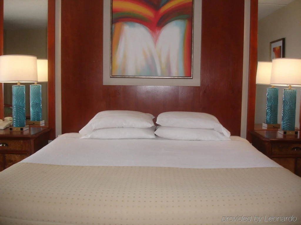 Holiday Inn Niagara Falls-By the Falls by IHG