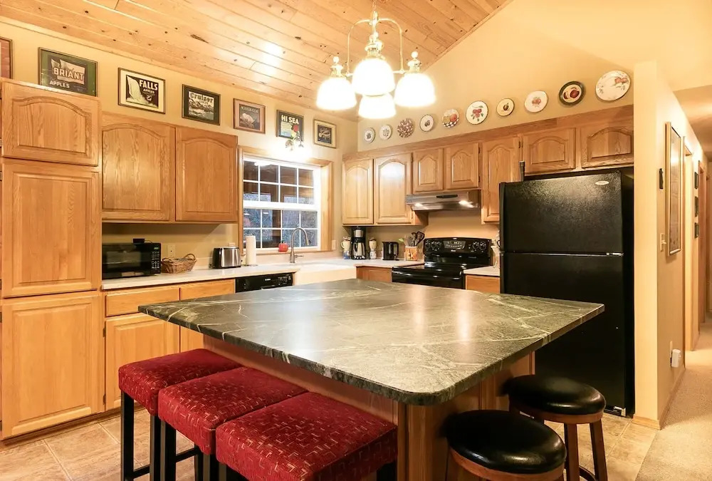 Bjork Creek Cabin Apartment 3 NW Comfy Cabins