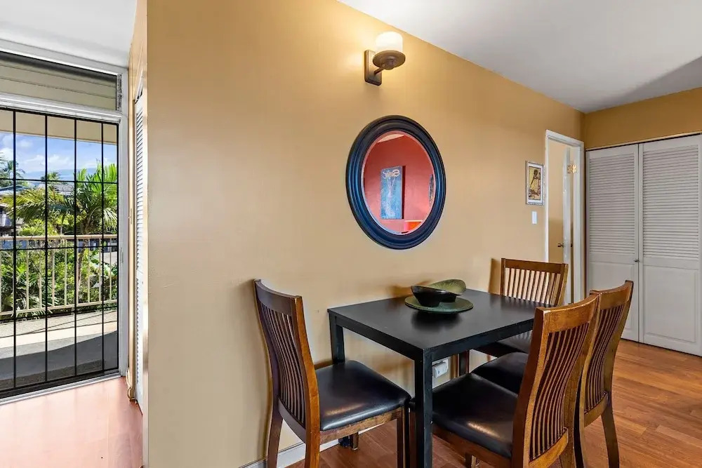 Kalama Terrace P-307 - 3rd-floor Walkup, 7 min Walk to Charley Young Beach, AC!