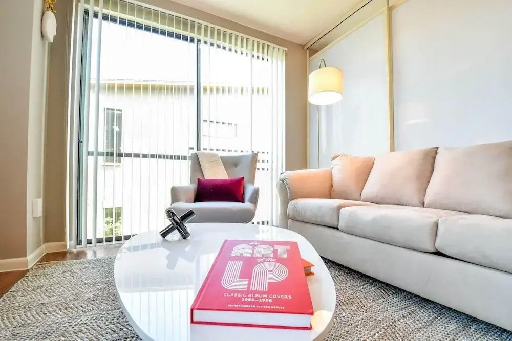 Plano Beautiful Studio Apartment