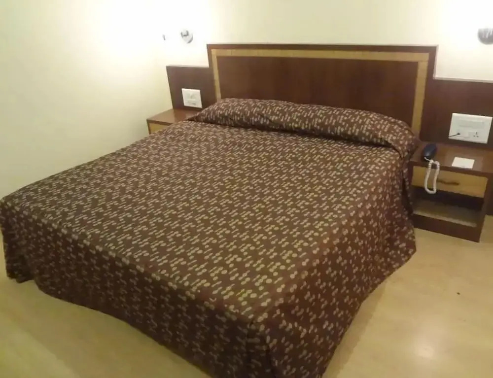 Juhu Plaza by FabHotels