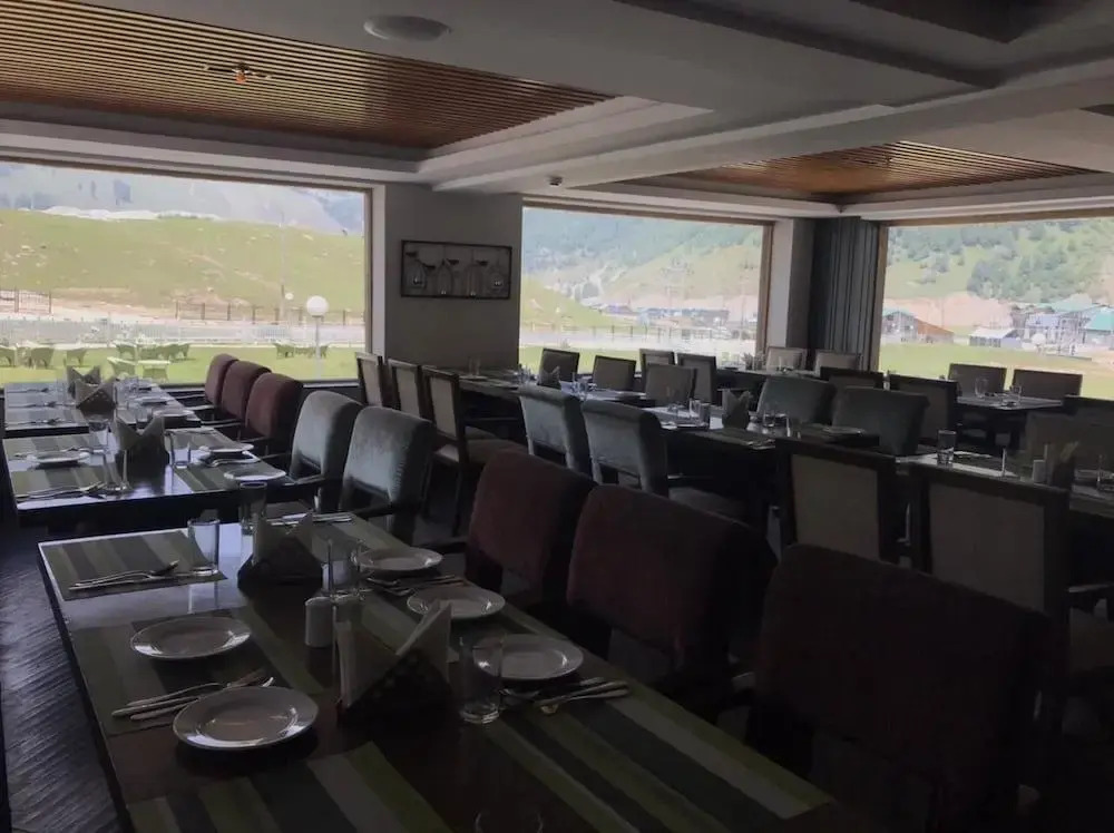 Country Inn & Suites by Radisson, Sonamarg