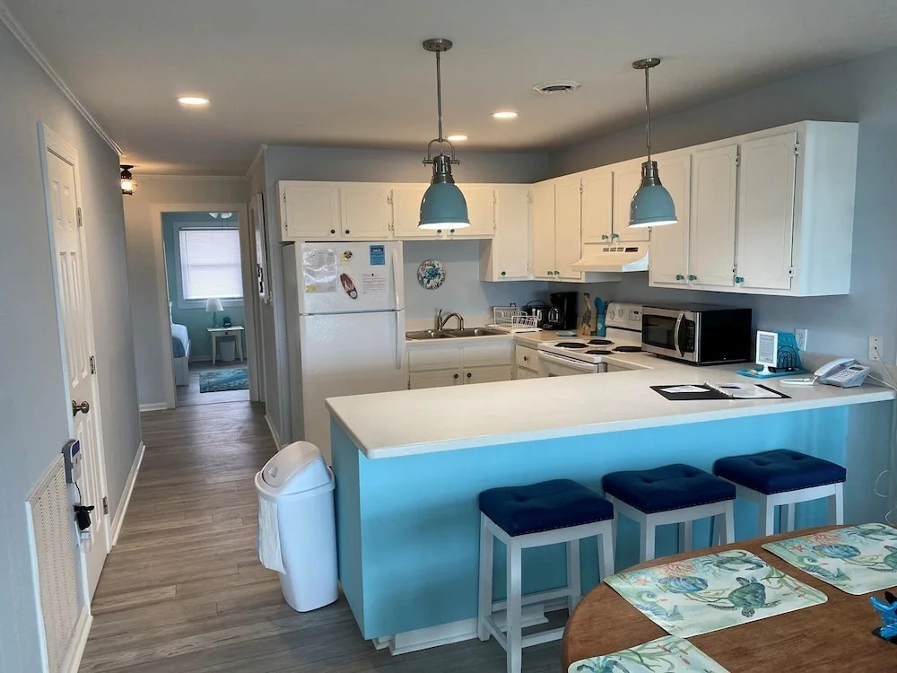 Turtley Paradise West 3 Bedroom Home by RedAwning