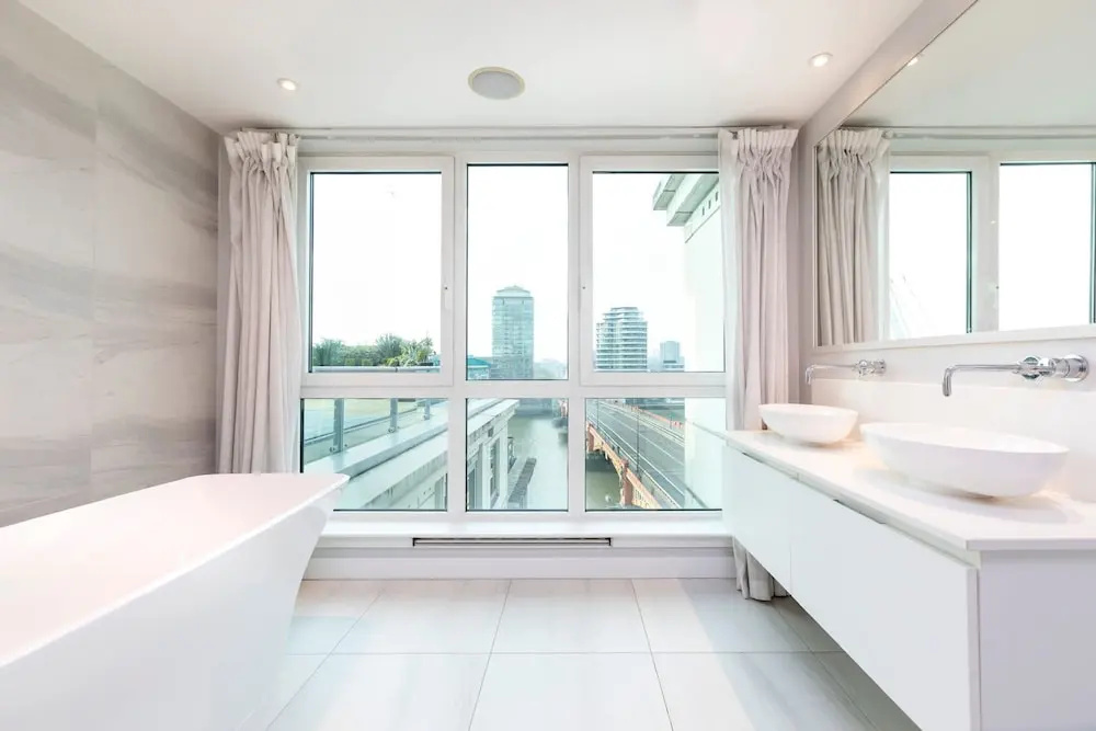 The English Rose Luxury 3 bed With Private Terrace - by Out of Office Lifestyle