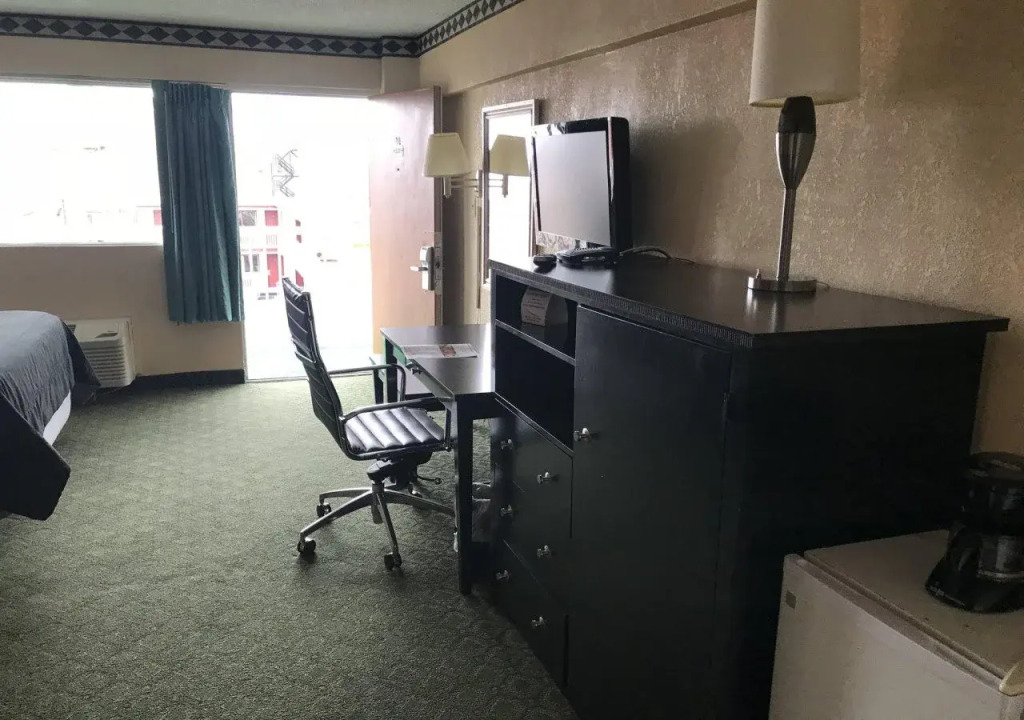 Red Carpet Inn & Suites