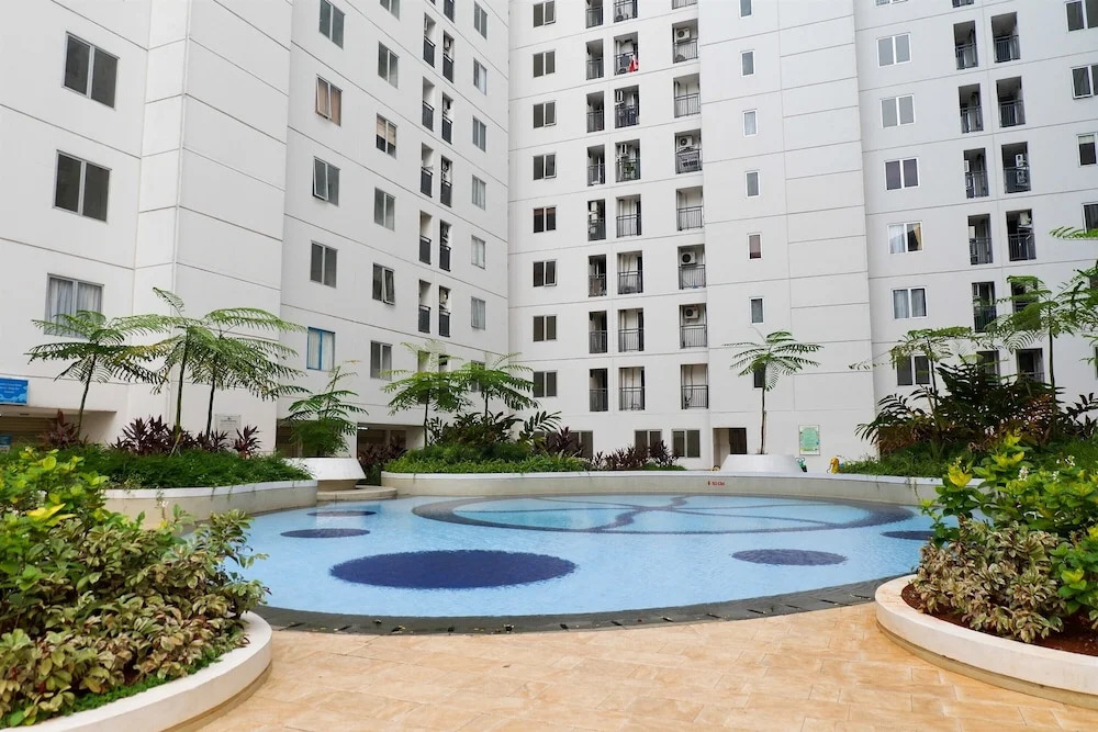 Beautiful and Comfy 1BR at Bassura City Apartment