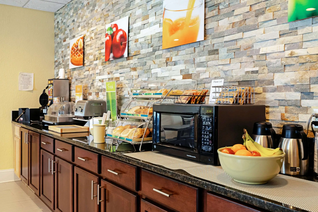 Quality Inn & Suites Robbinsville