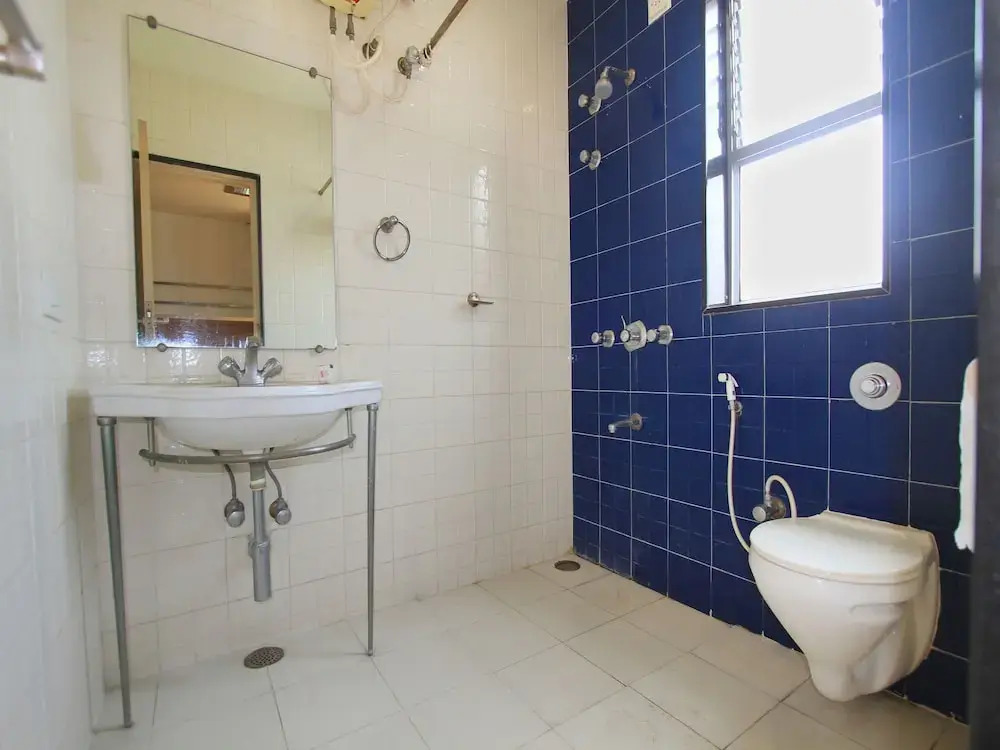 OYO 11883 Hotel Purple Inn