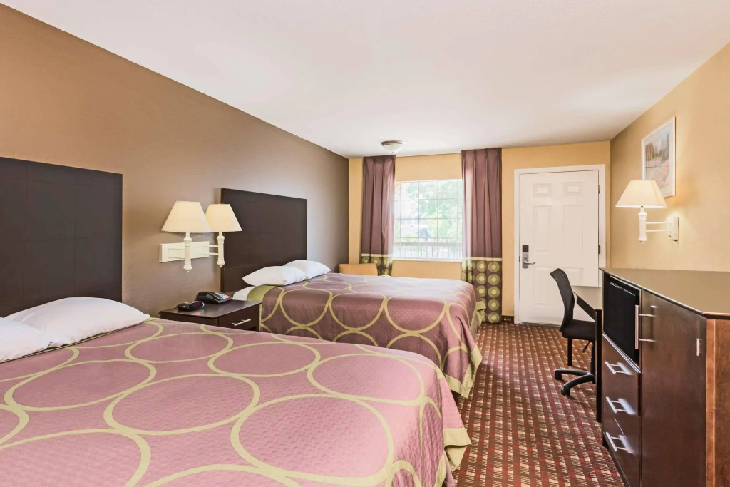 Super 8 by Wyndham Lake Charles Northeast