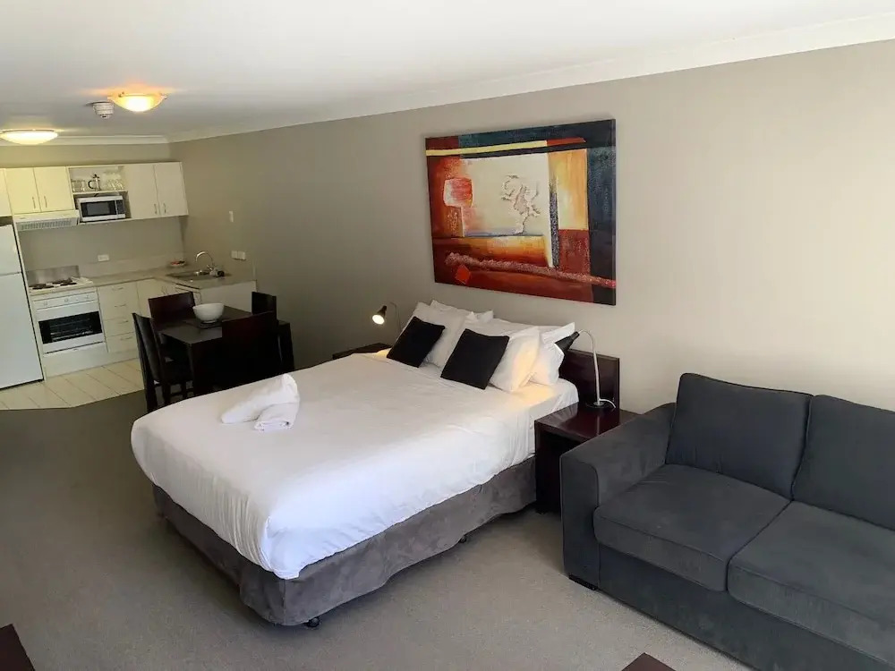 Horizons 115 - Lake Jindabyne Waterfront