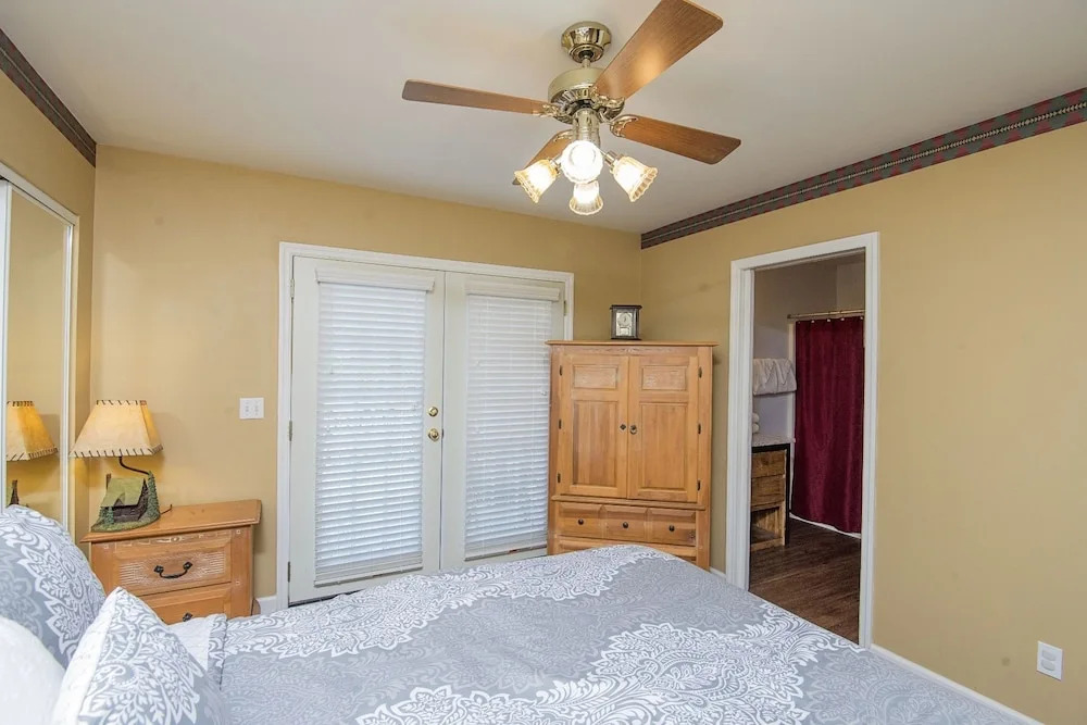 Our Tennessee Mountain Home - Great Location! Close To All The Action! 2 Bedroom Cabin by RedAwning