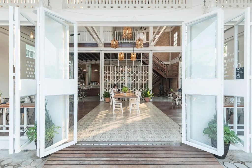 Memmoth Cafe & Hostel in Lampang