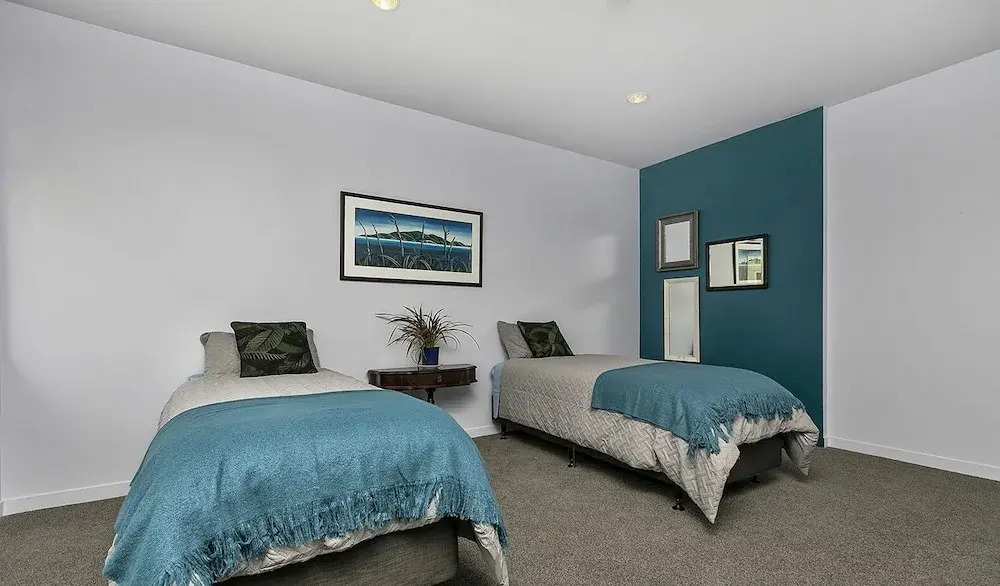 QV Executive Penthouse with Parking - 782