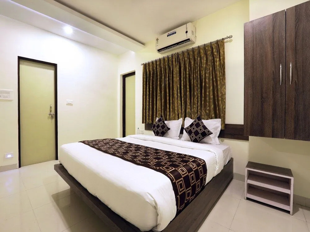OYO 10507 Hotel Platinum