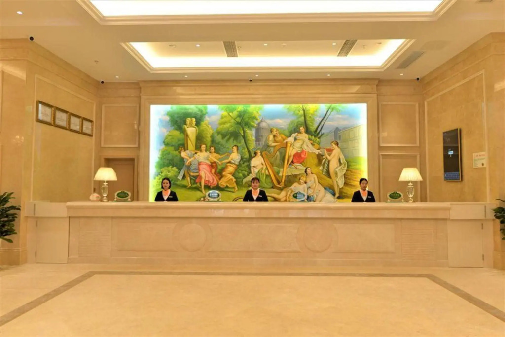 Vienna International Hotel (Luzhou High-speed Railway Station Southwest Trade City)