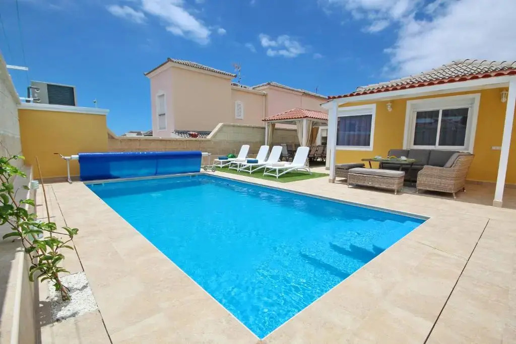Amazing 5-bedroom villa in Costa Adeje