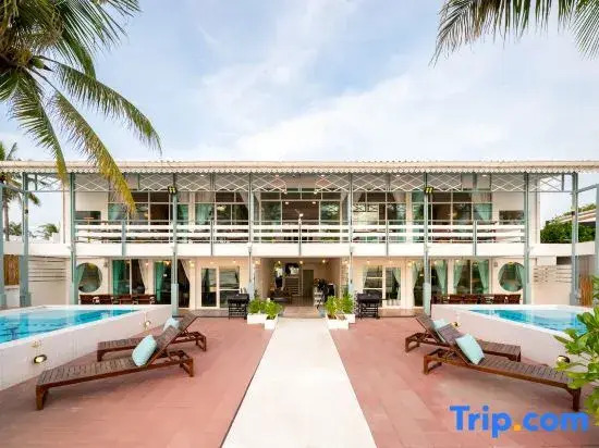 Sleeps 28 | Beachfront Colonial Villa | 6BR | 2 Sea-View Pools | Direct Beach Access