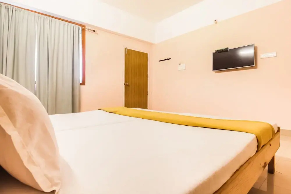 SPOT ON 60724 Al-madina Fine Dine & Lodge