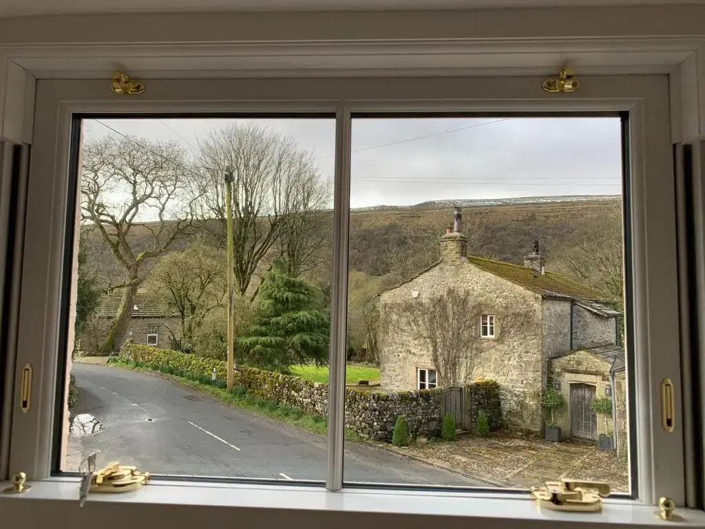 Fox and hounds starbotton