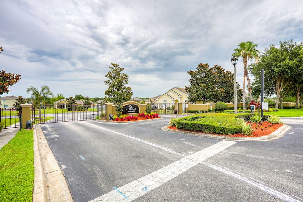 Home in Gated Community W/private Heated Pool, air Hockey, Tennis, Clubhouse