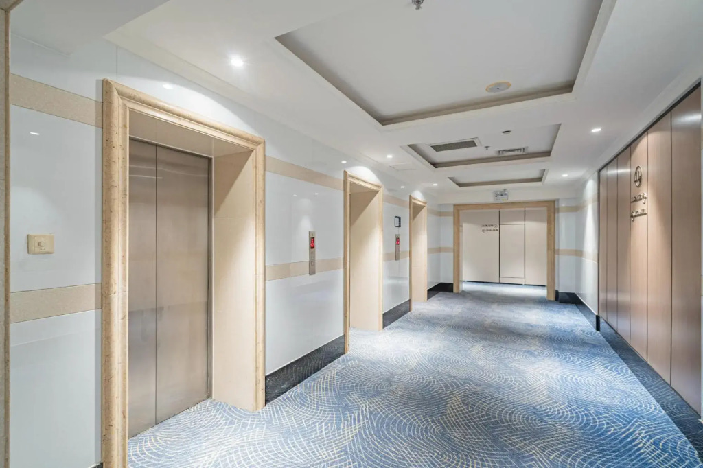 Starway Hotel (Changji Dongfang Plaza)