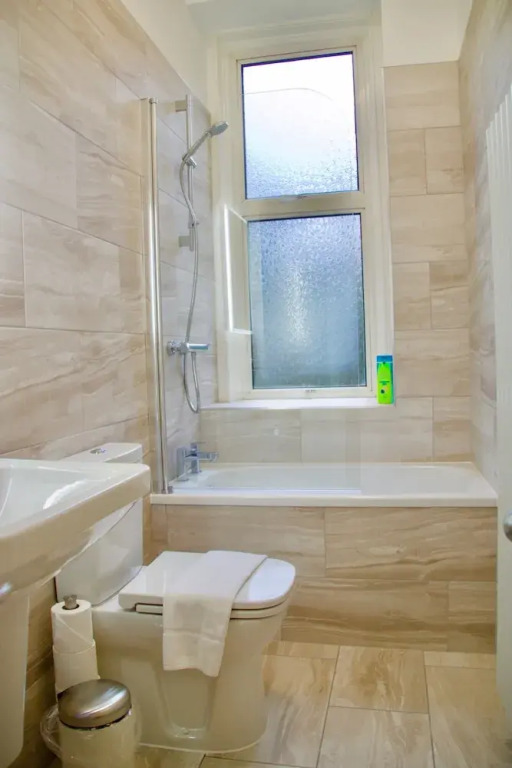 2 Bedroom Flat Off Leith Walk