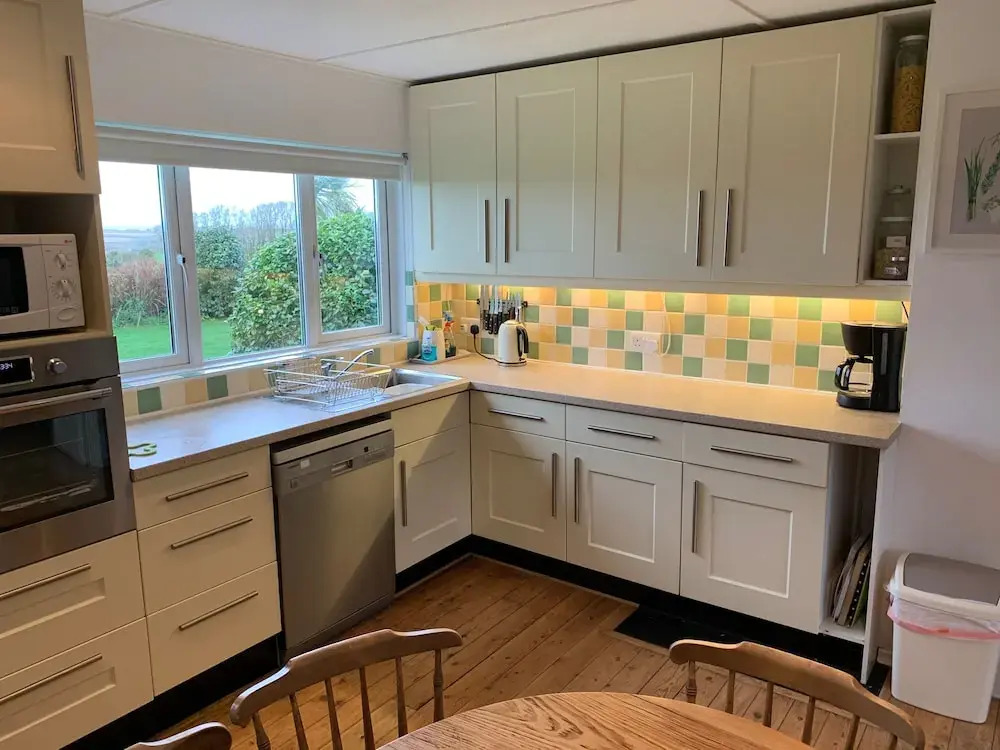 House - Sleeps 8, Close to Beach & Free Parking