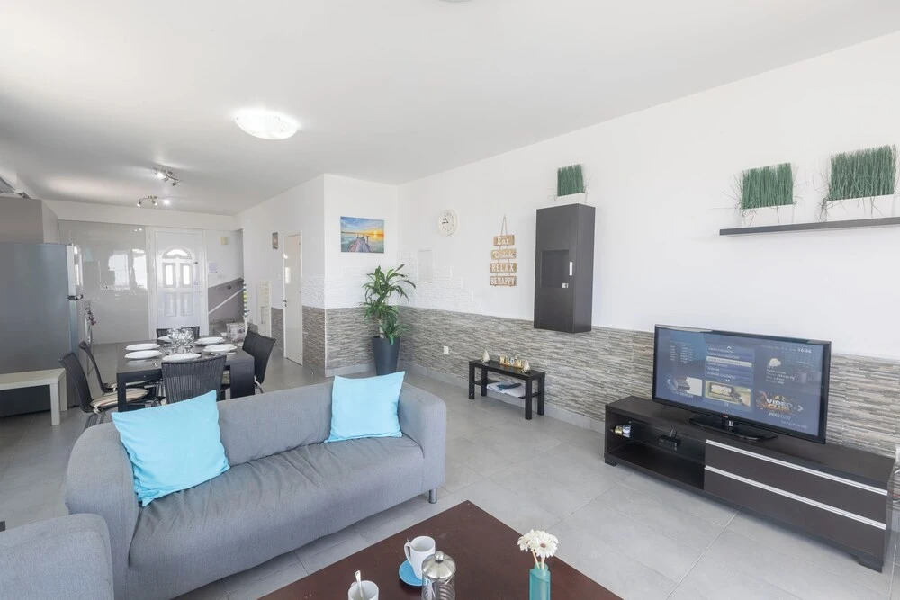 Villa Suri, Luxury Seafront Villa