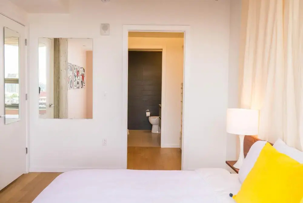 Bright, Luxury Apartment in Historic District