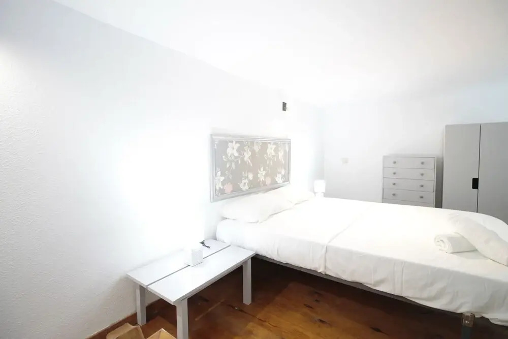 Dúplex en Bajos con Cama de Matrimonio y WiFi Metro Bilbao