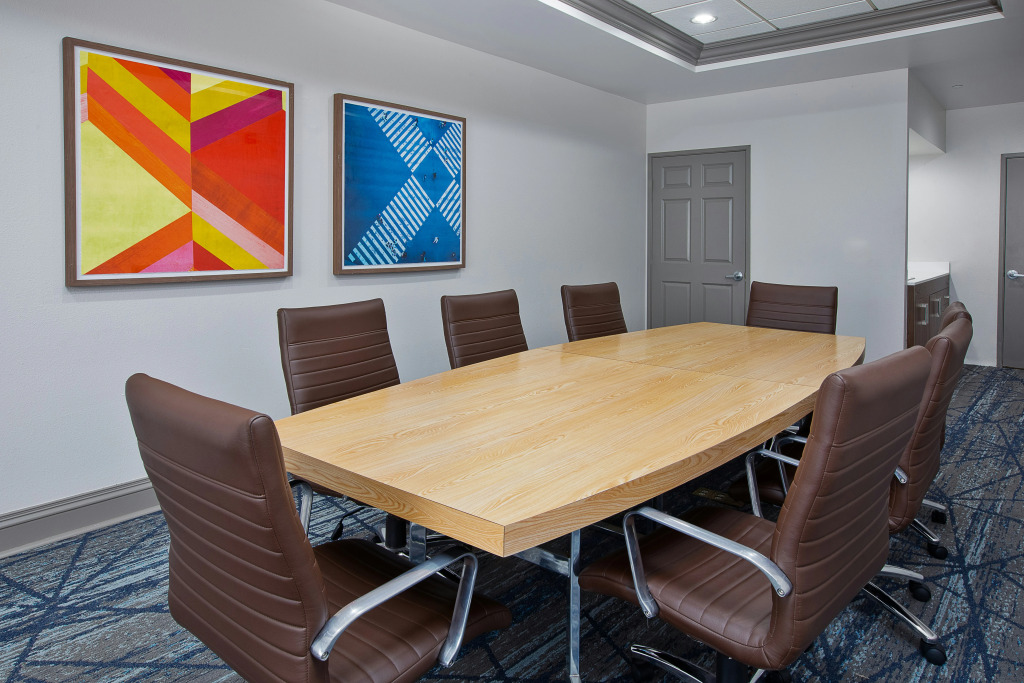 Holiday Inn Express & Suites Milwaukee NW - Park Place by IHG