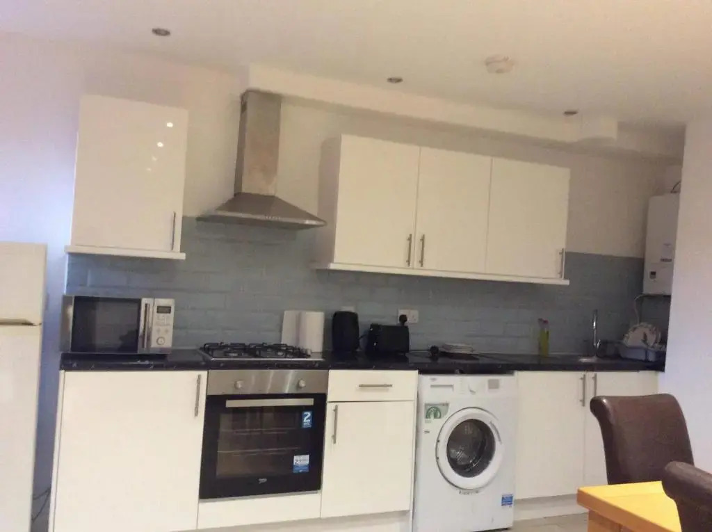Spacious Entire Two Double Bedrooms Flat, N 3