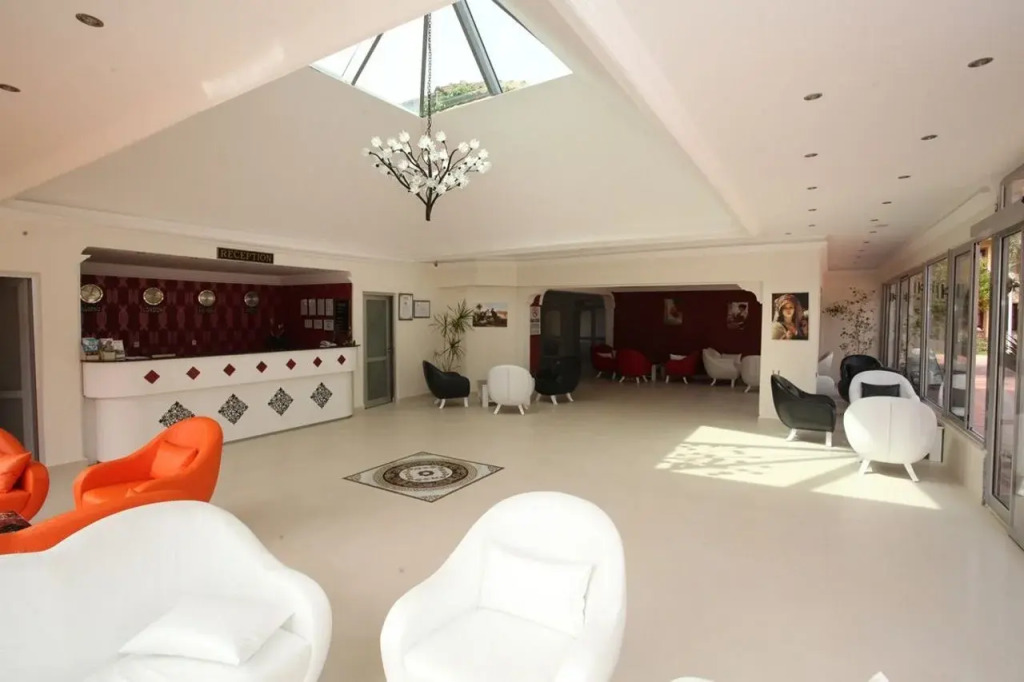 Destina Hotel