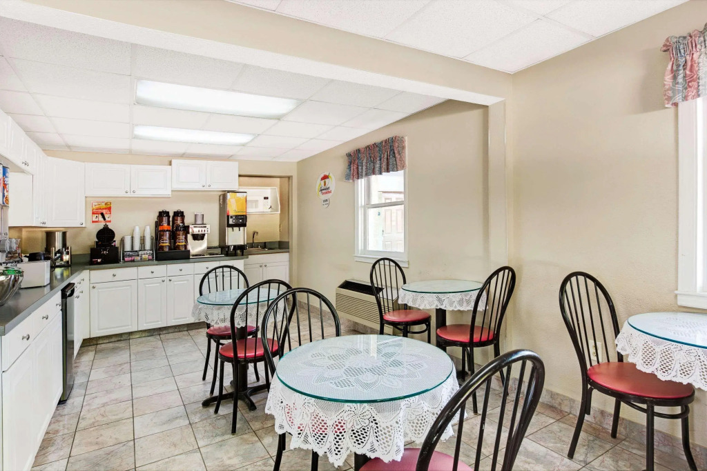 Super 8 By Wyndham Charlotte Downtown Area