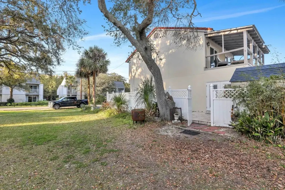 St Simons Island Townhome w/ Balcony + Ocean View!