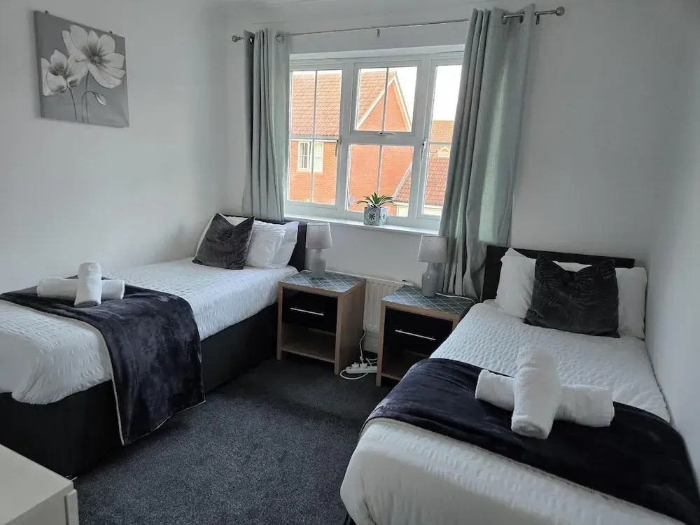 Garden - Pets - Parking - Wifi - Sleeps 2